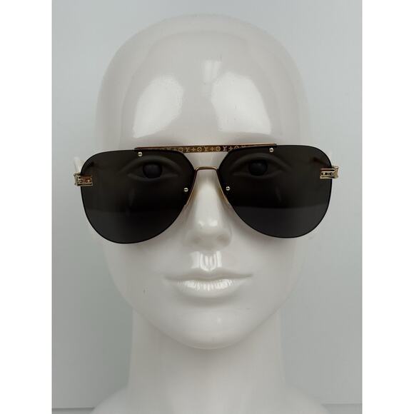 Louis Vuitton Ash Sunglasses - Picture 1 of 8